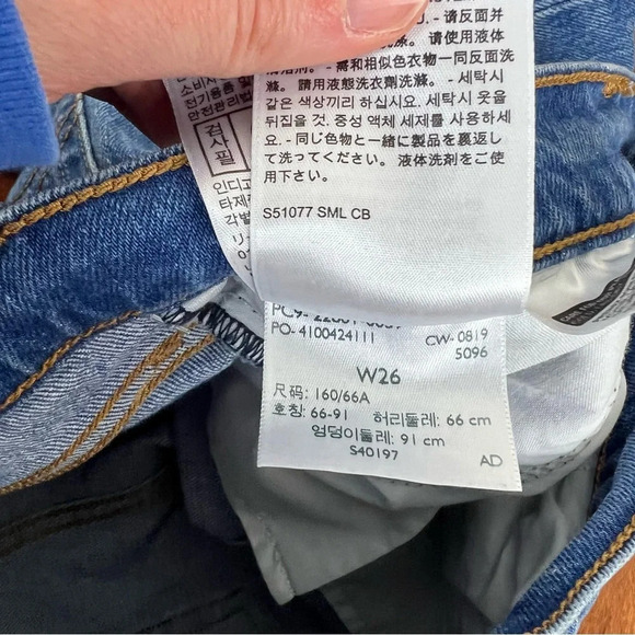 Levi's Wedgie Distressed Knee High Rise Jeans Size 26 - Picture 8 of 8